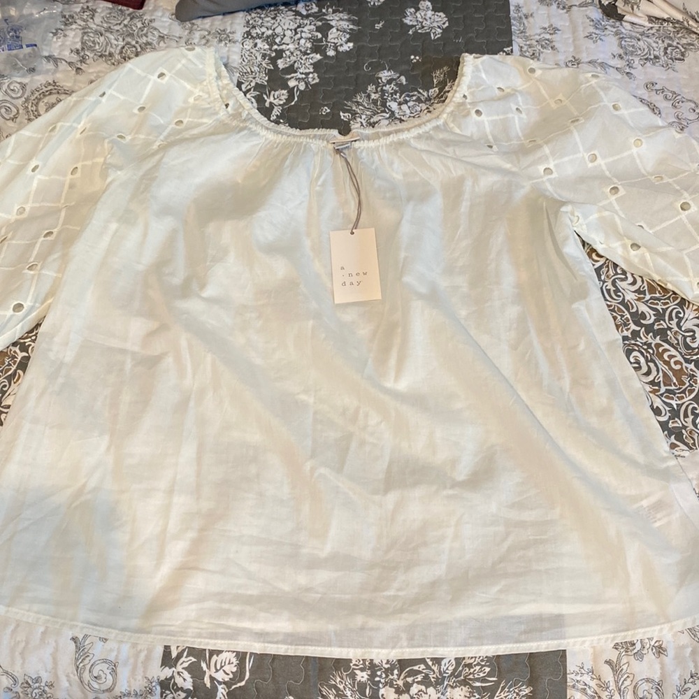 🛑LAST CHANCE🛑A NEW DAY Pullover Peasant Top - Picture 6 of 13